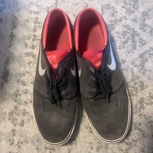 Nike Black and Red Men's Sneakers